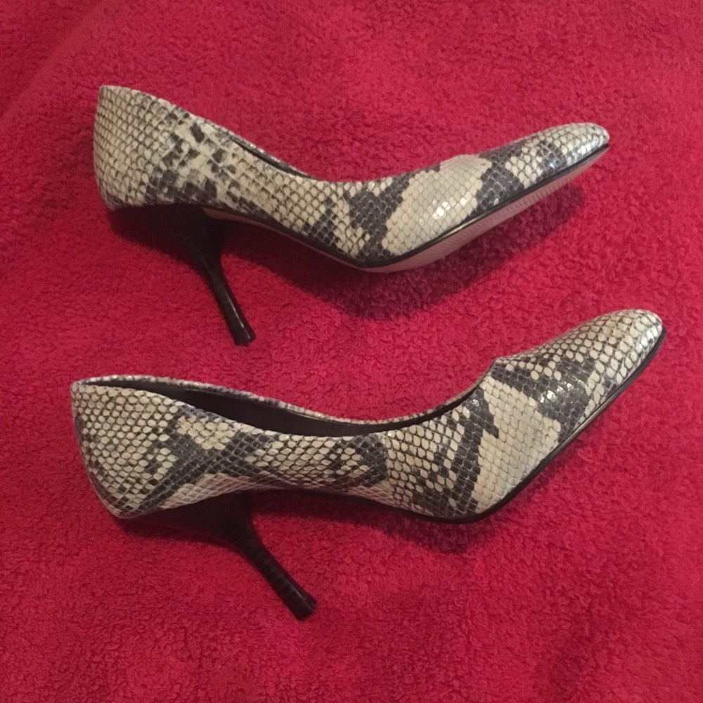 Issac Mizrahi Leather faux Snake Skin Heels 9